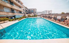Apartamento con Terraza y Piscina